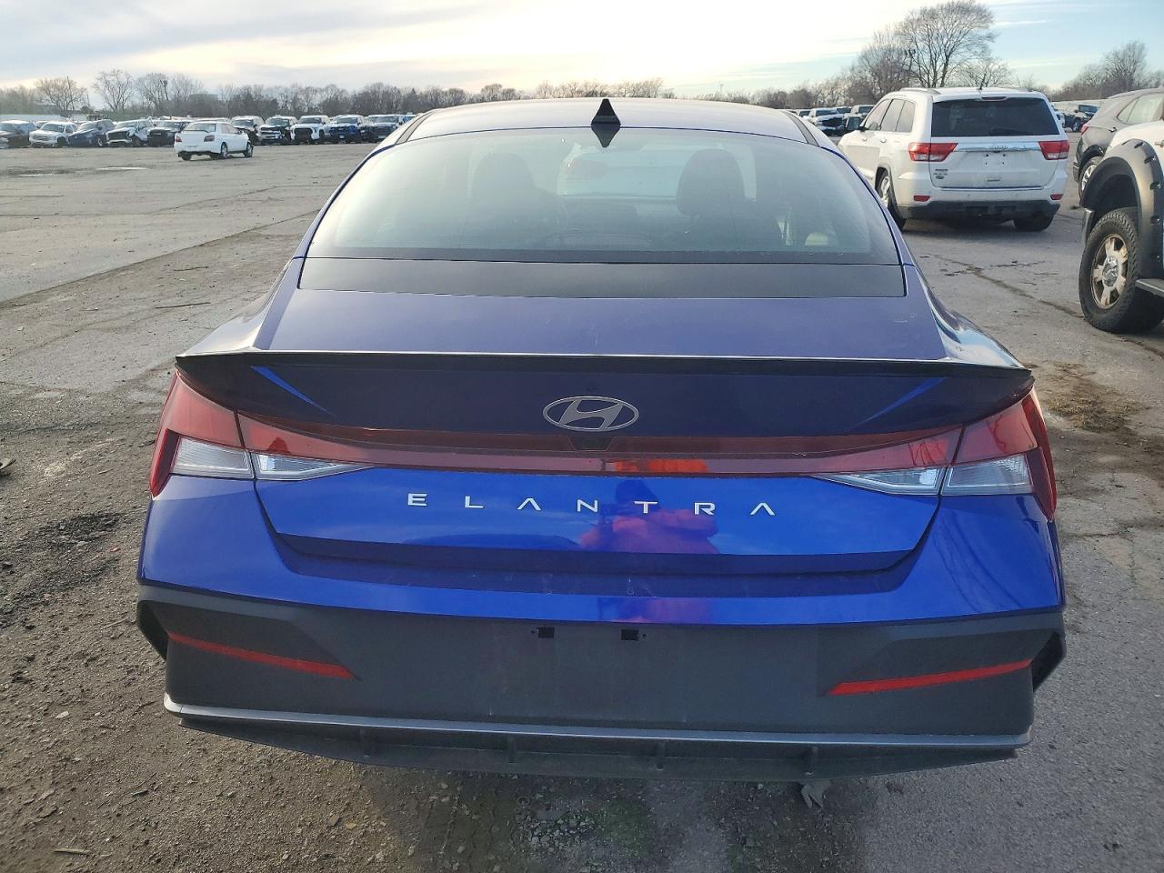 2025 HYUNDAI ELANTRA SEL SPORT photo 6