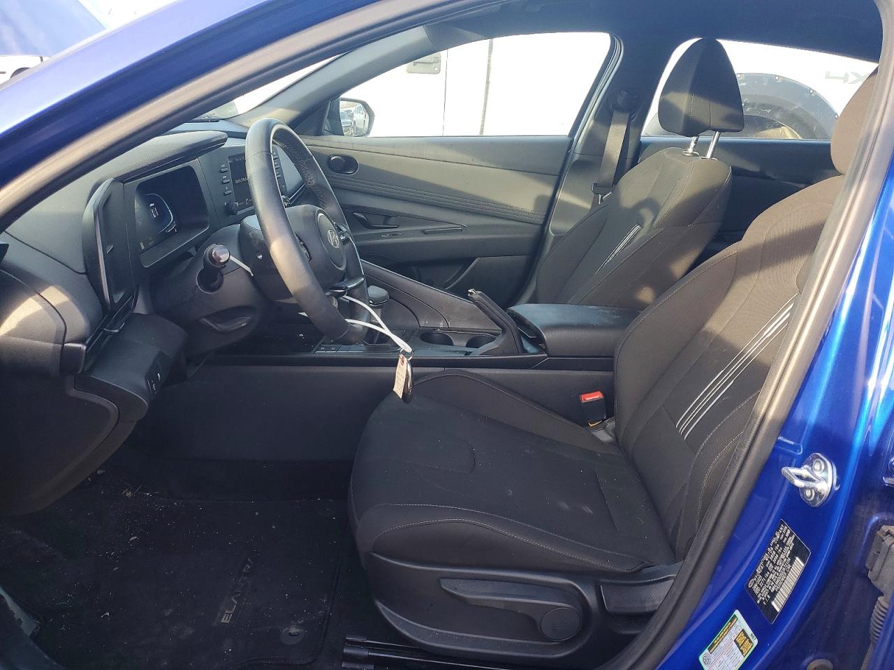 2025 HYUNDAI ELANTRA SEL SPORT photo 7