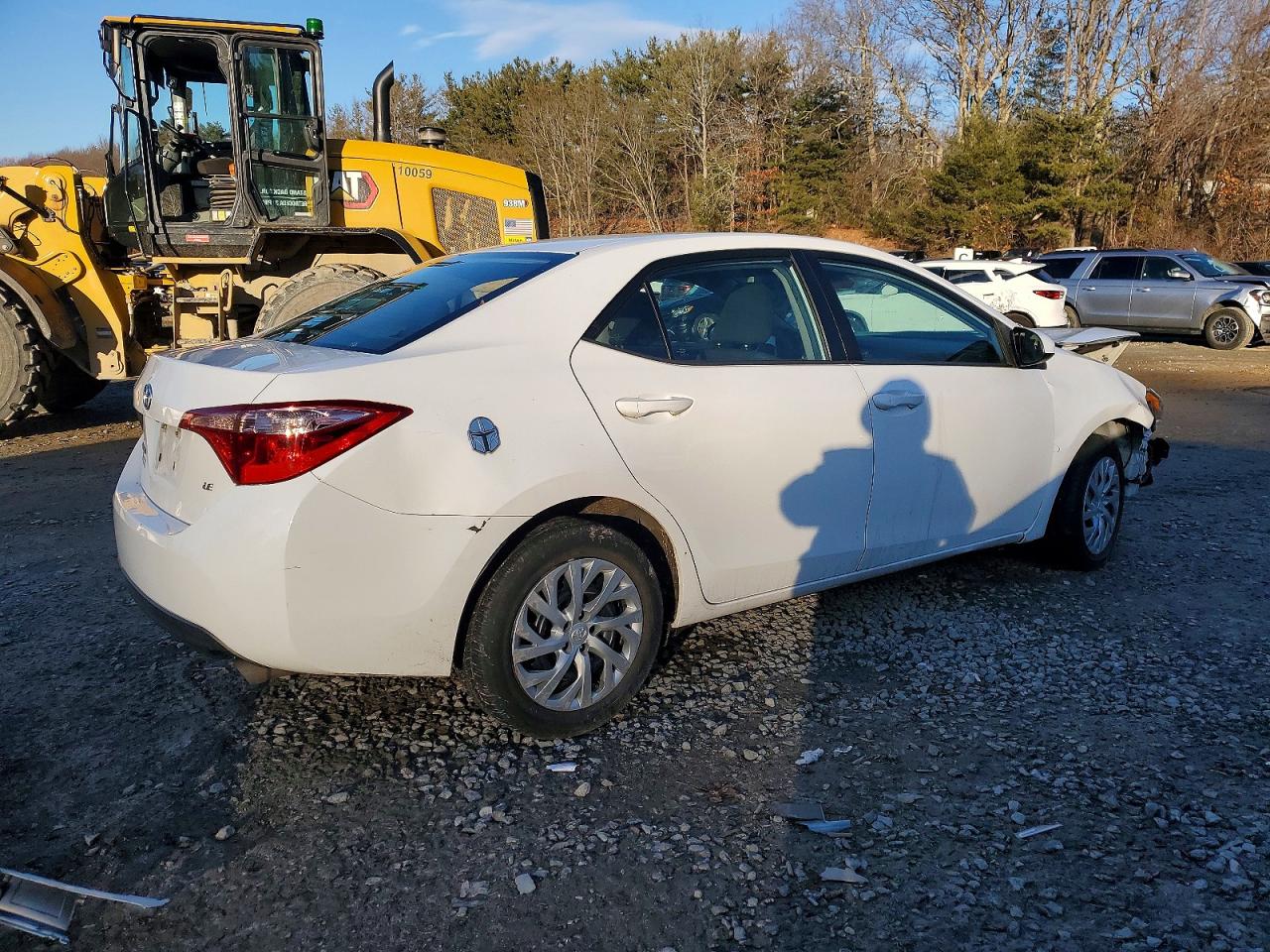 2018 TOYOTA COROLLA LE photo 3