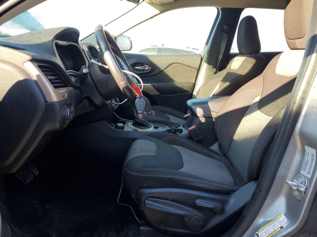 2018 JEEP CHEROKEE LATITUDE photo 7
