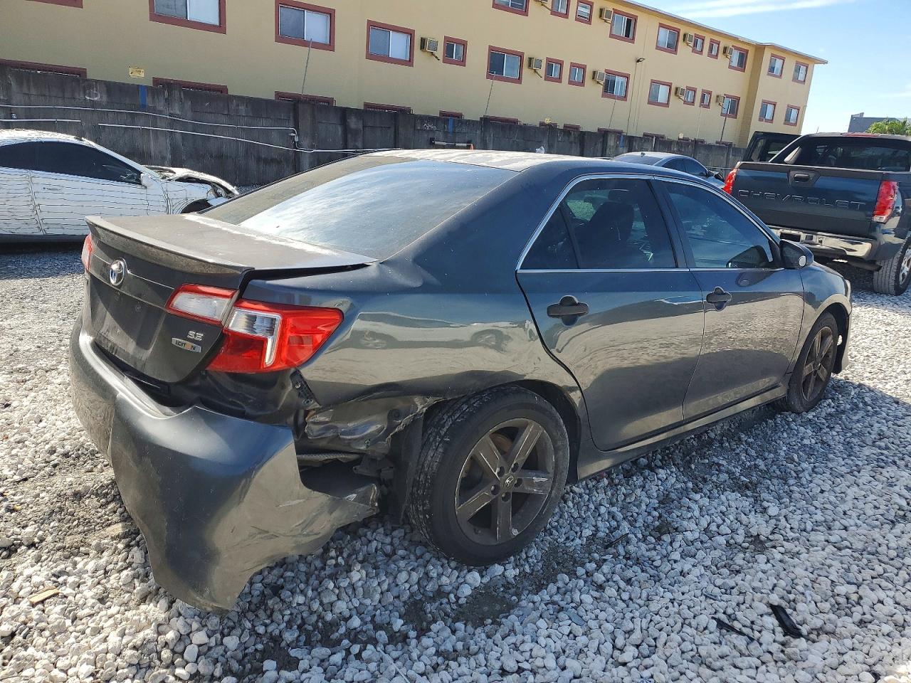 2012 TOYOTA CAMRY BASE photo 3