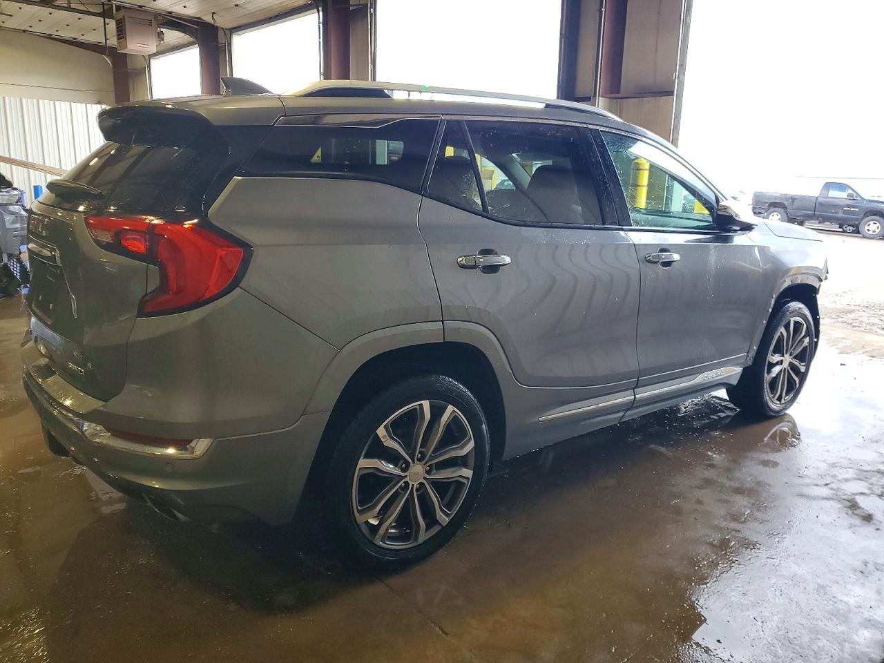 2018 GMC TERRAIN DENALI photo 3