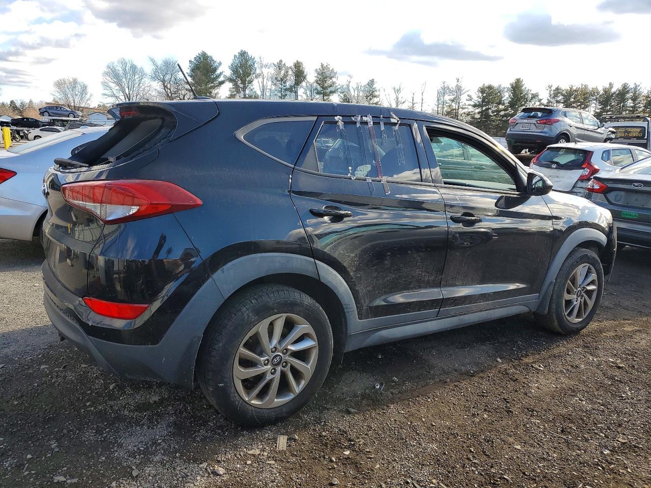 2016 HYUNDAI TUCSON SE photo 3