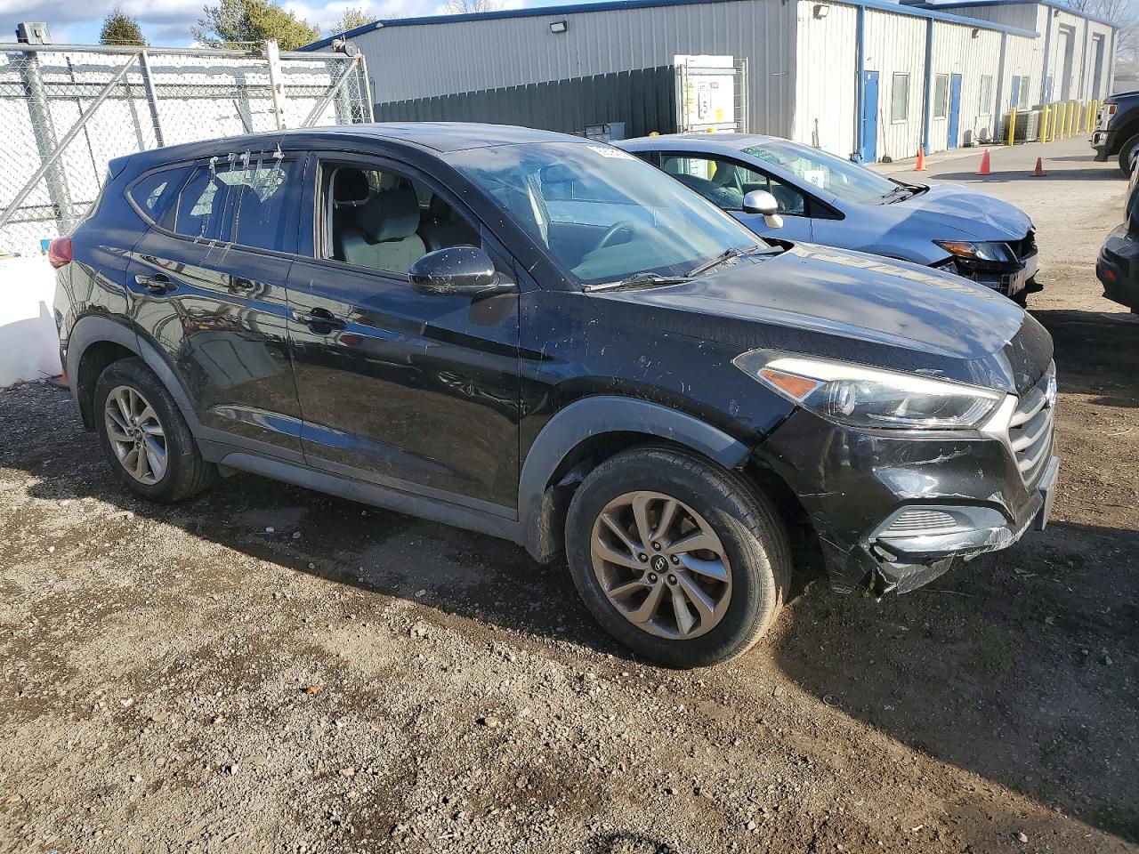 2016 HYUNDAI TUCSON SE photo 4