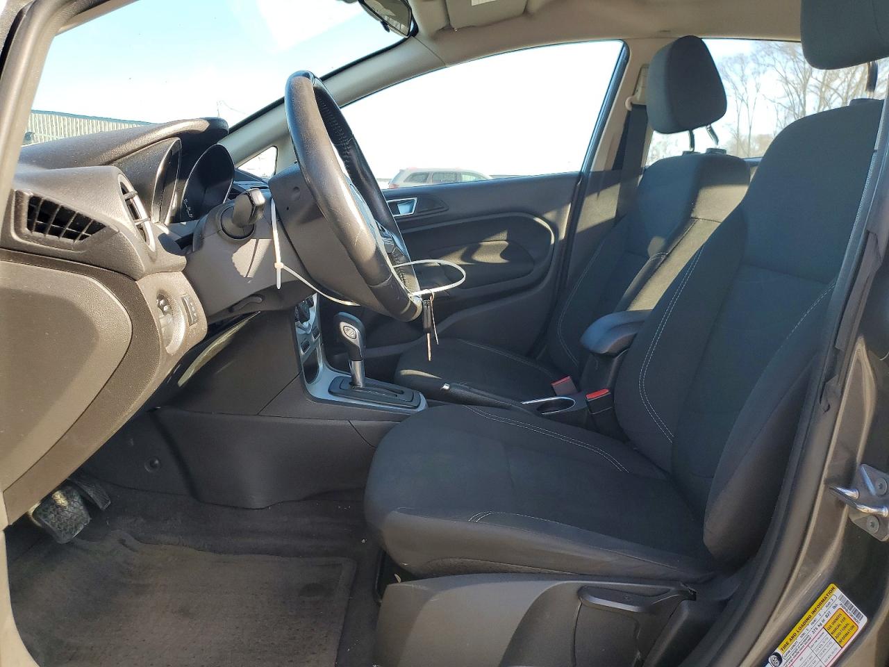 2016 FORD FIESTA SE photo 19