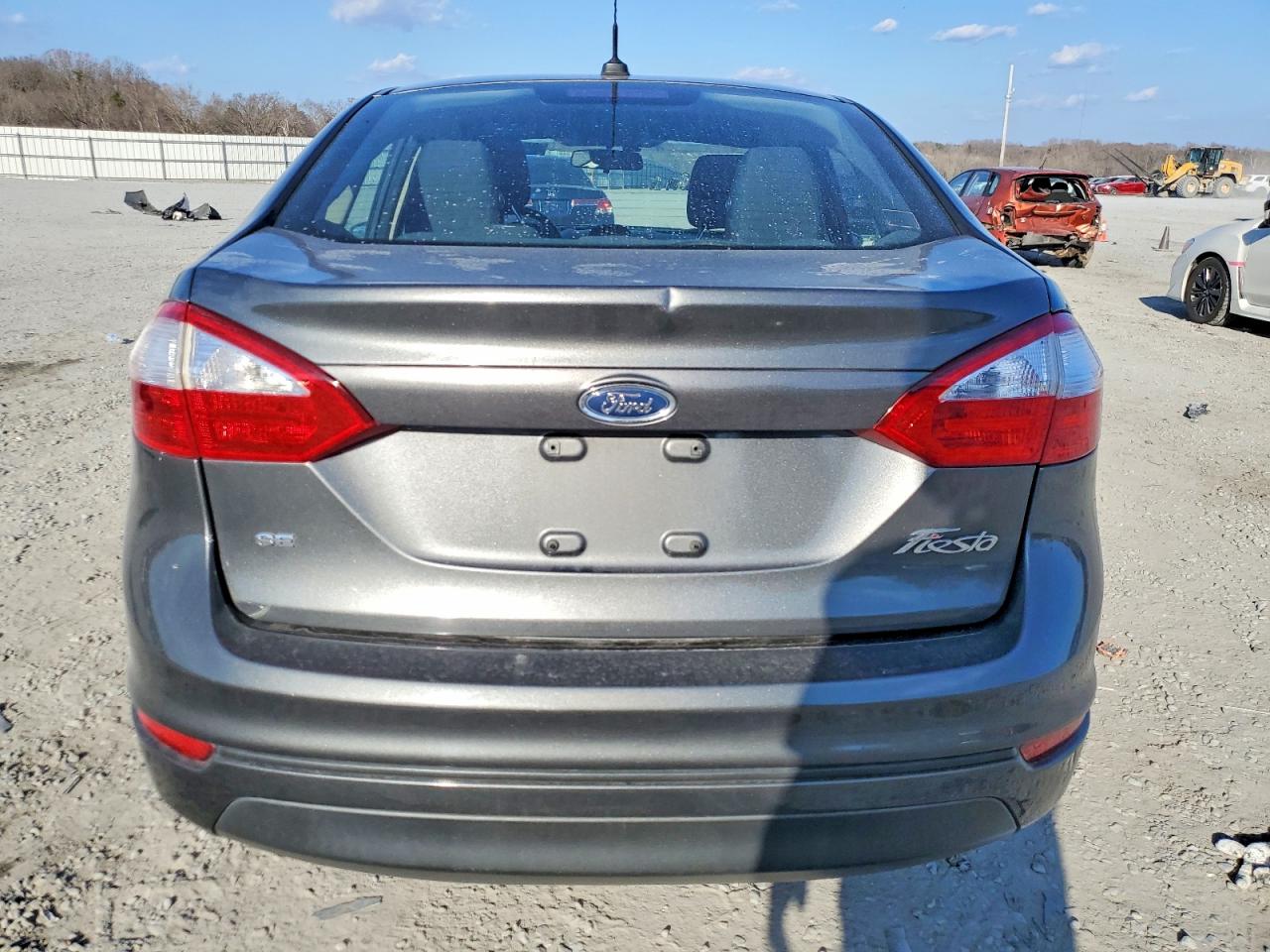 2016 FORD FIESTA SE photo 16
