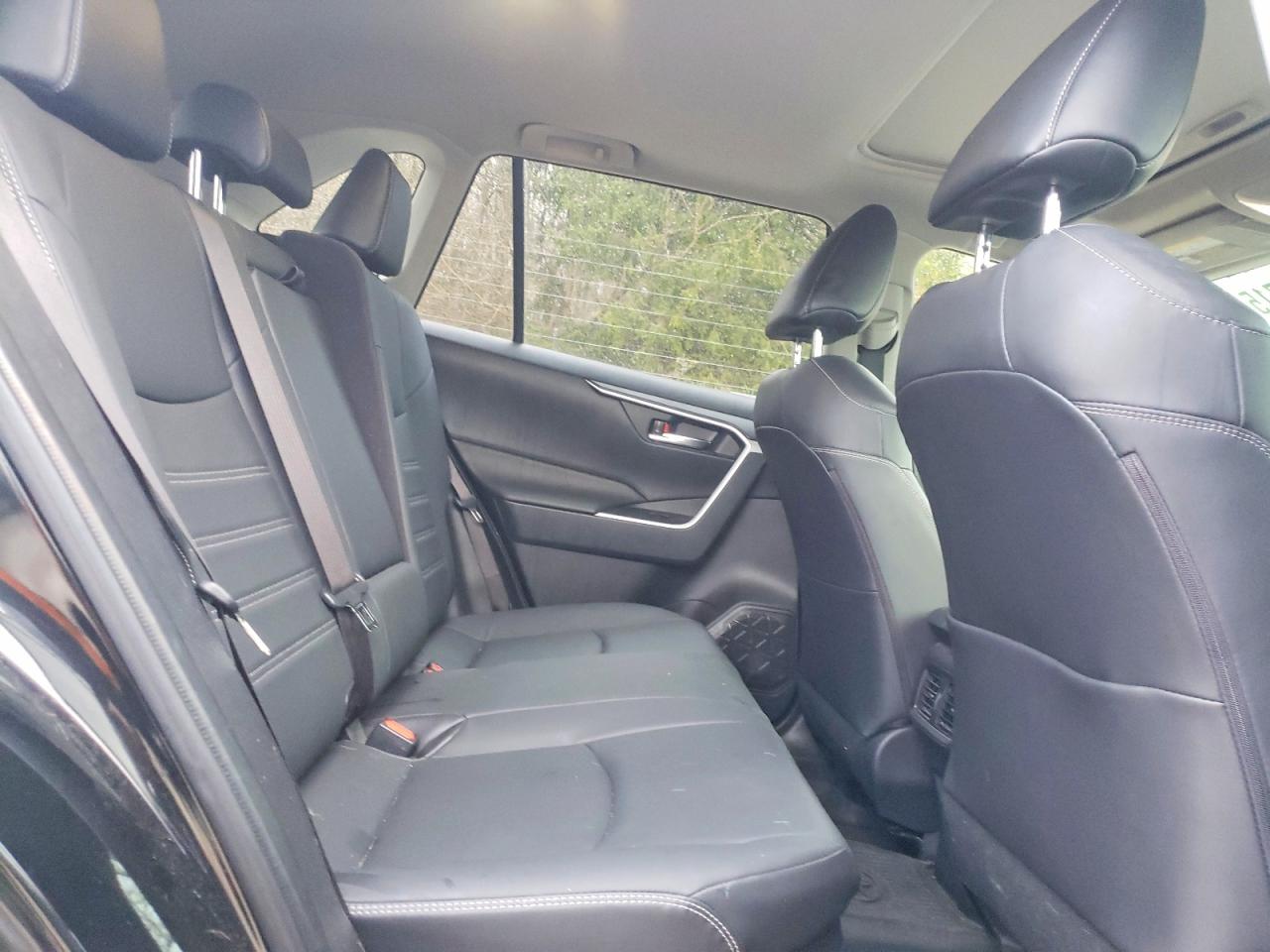 2022 TOYOTA RAV4 XLE PREMIUM photo 11