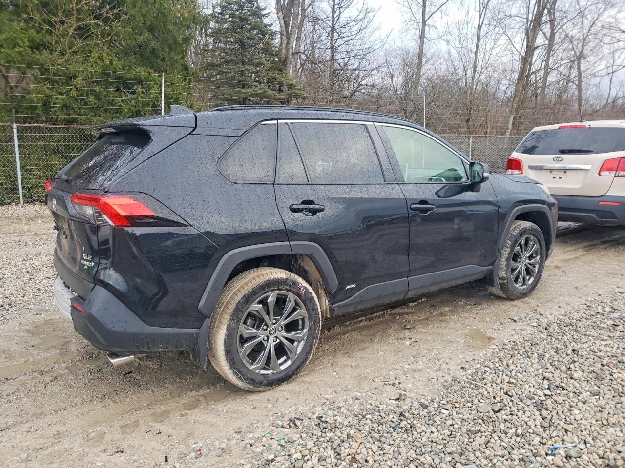 2022 TOYOTA RAV4 XLE PREMIUM photo 3