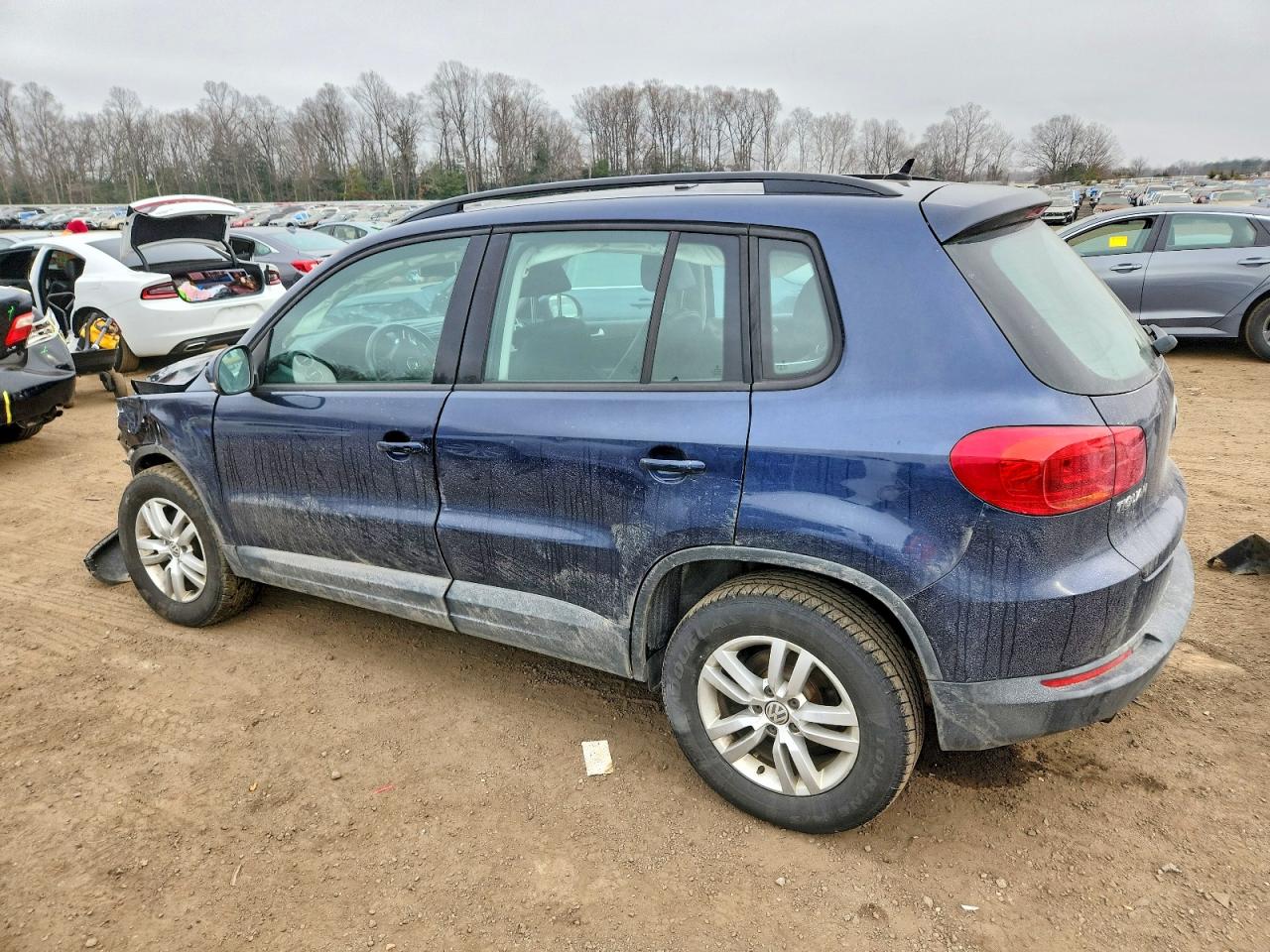 2016 VOLKSWAGEN TIGUAN S photo 2