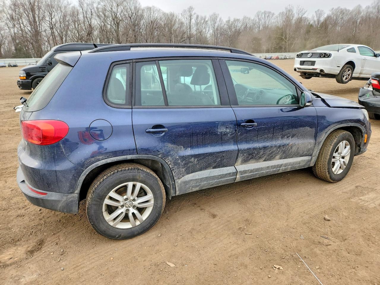 2016 VOLKSWAGEN TIGUAN S photo 3