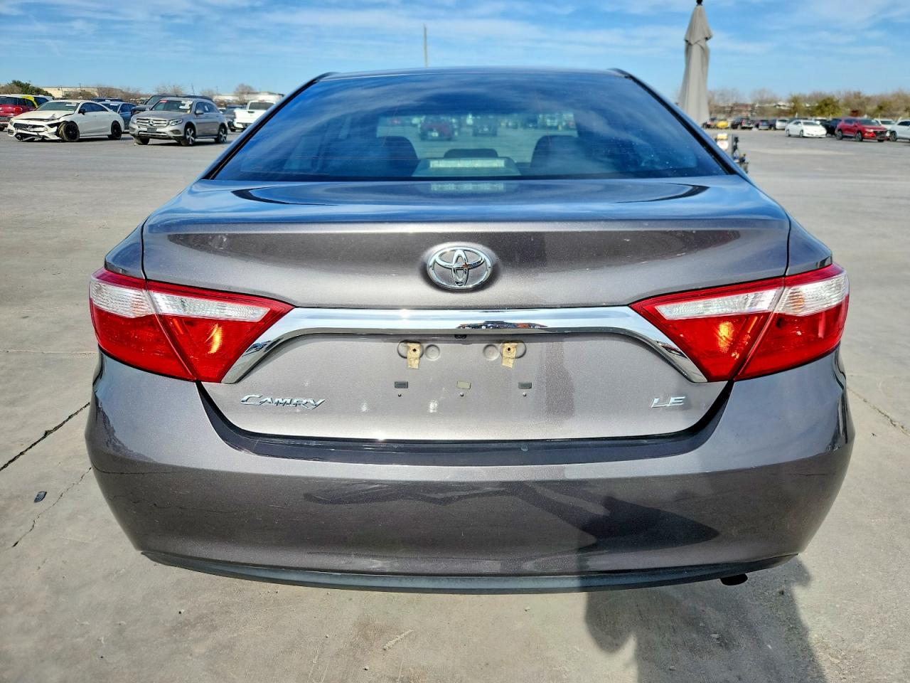 2017 TOYOTA CAMRY LE photo 11