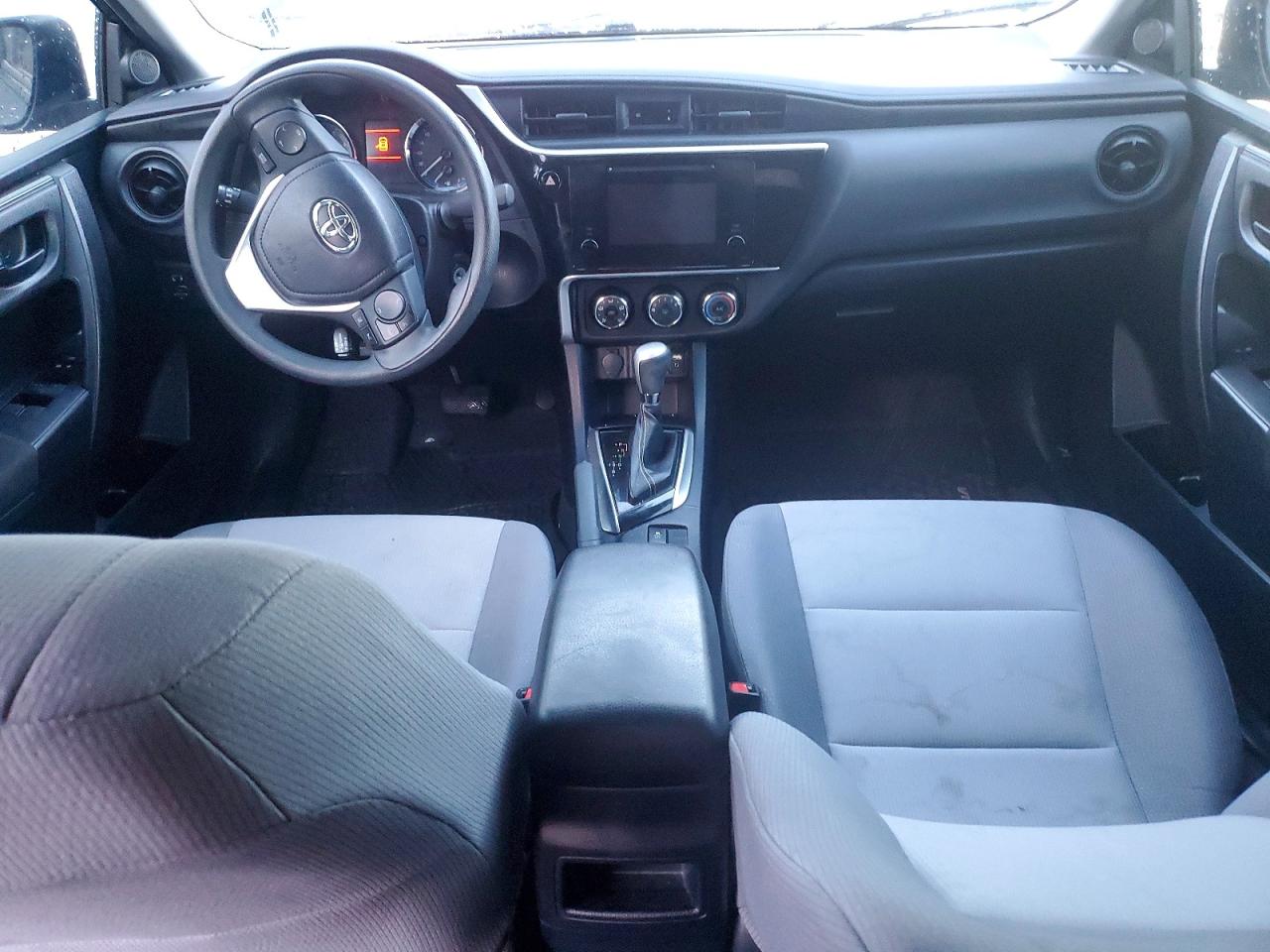 2019 TOYOTA COROLLA L photo 8
