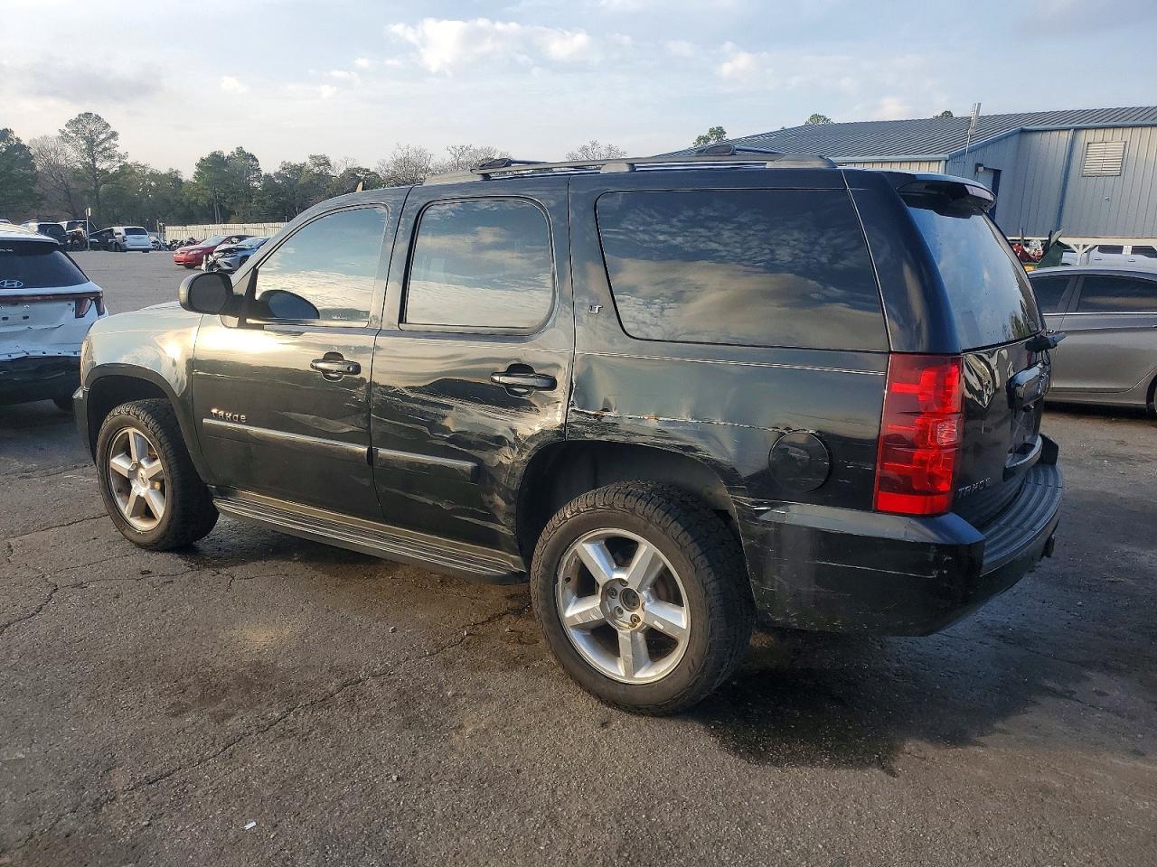 2007 CHEVROLET TAHOE C1500 photo 2