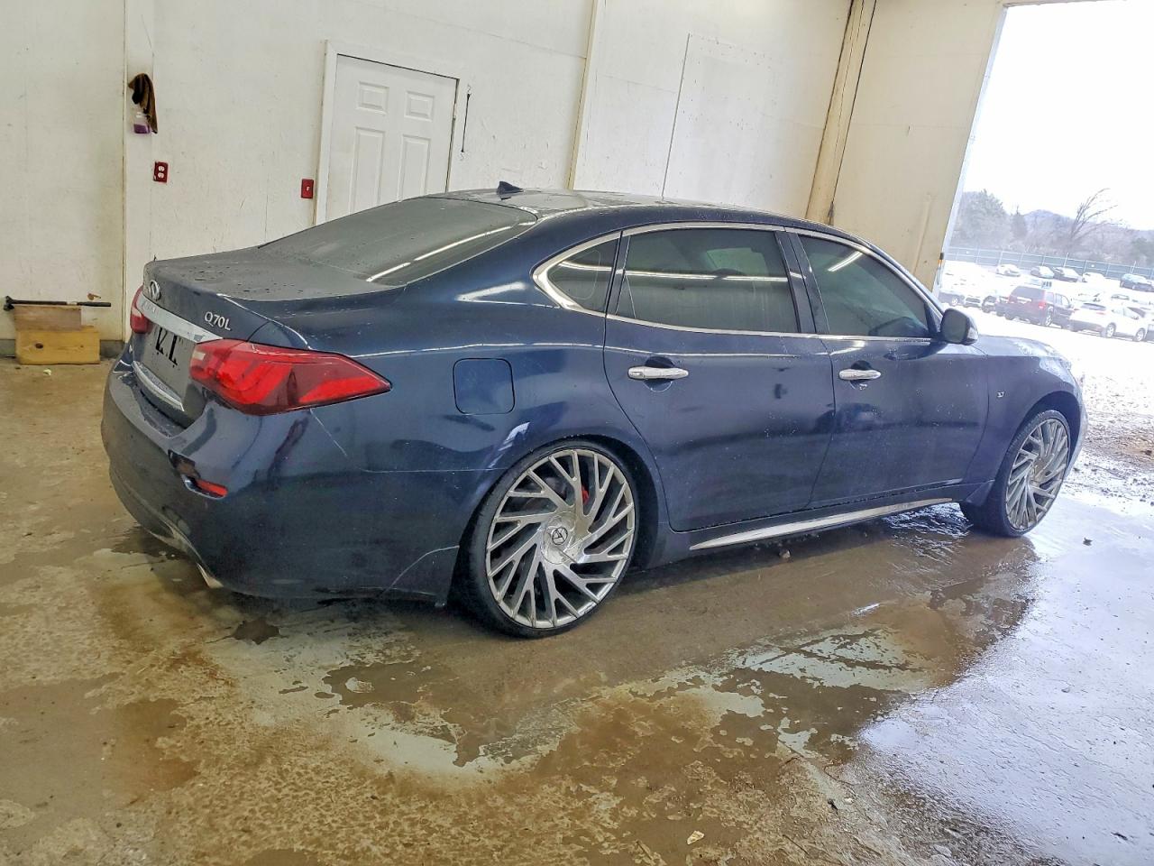 2016 INFINITI Q70L 3.7 photo 3