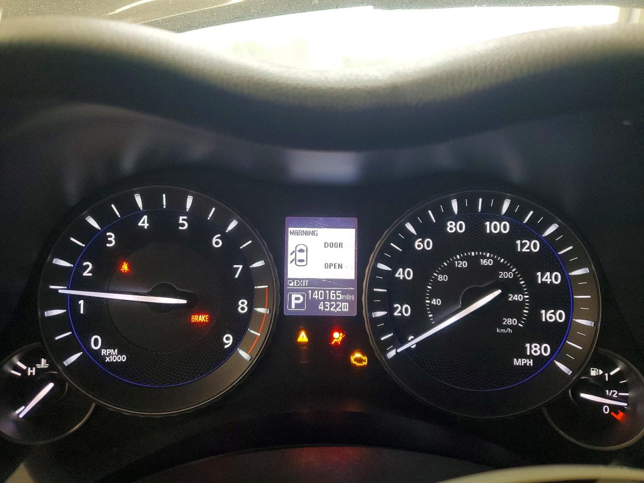 2016 INFINITI Q70L 3.7 photo 9