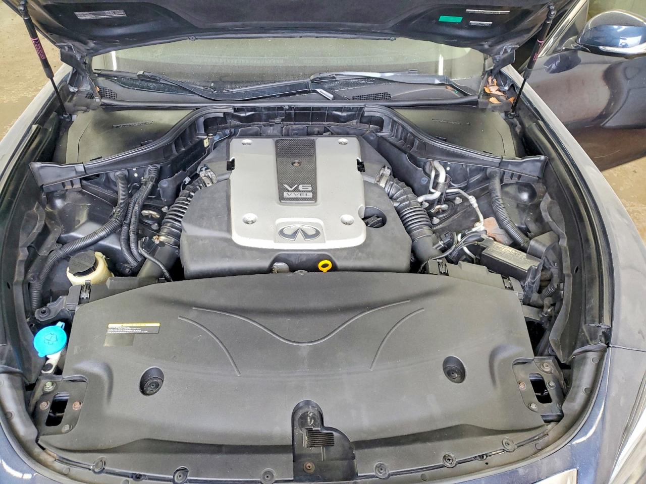 2016 INFINITI Q70L 3.7 photo 11