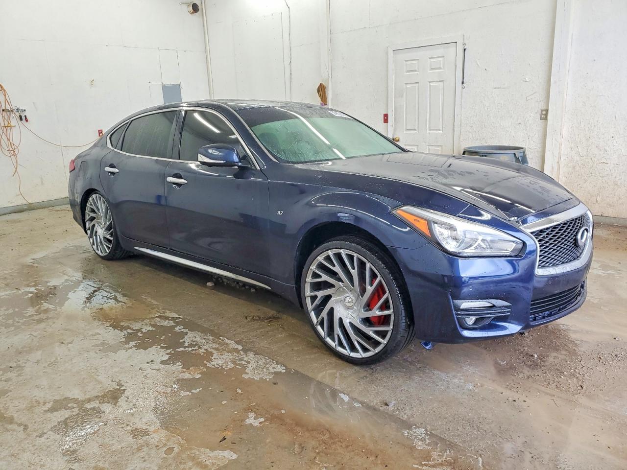 2016 INFINITI Q70L 3.7 photo 4