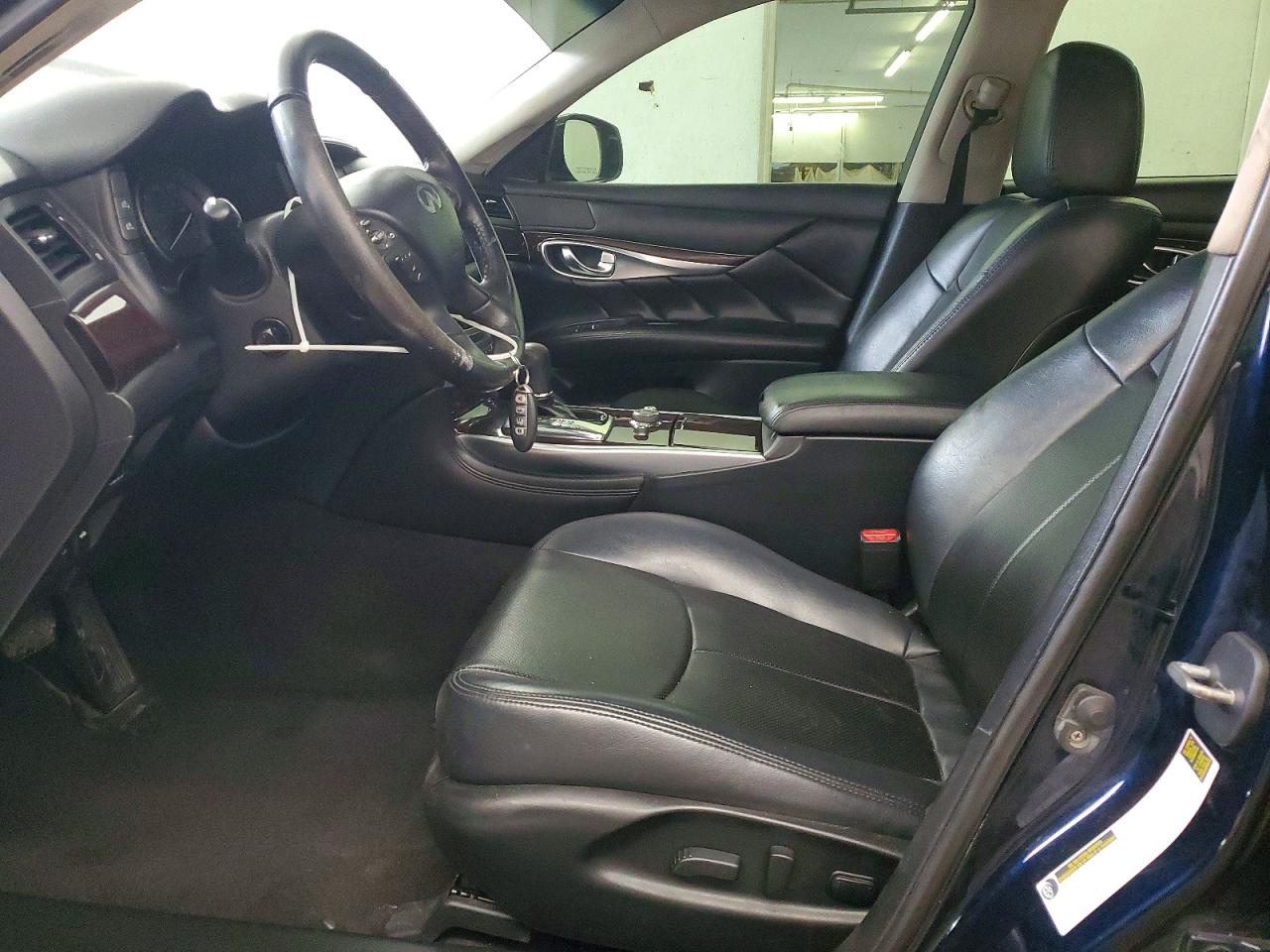 2016 INFINITI Q70L 3.7 photo 7