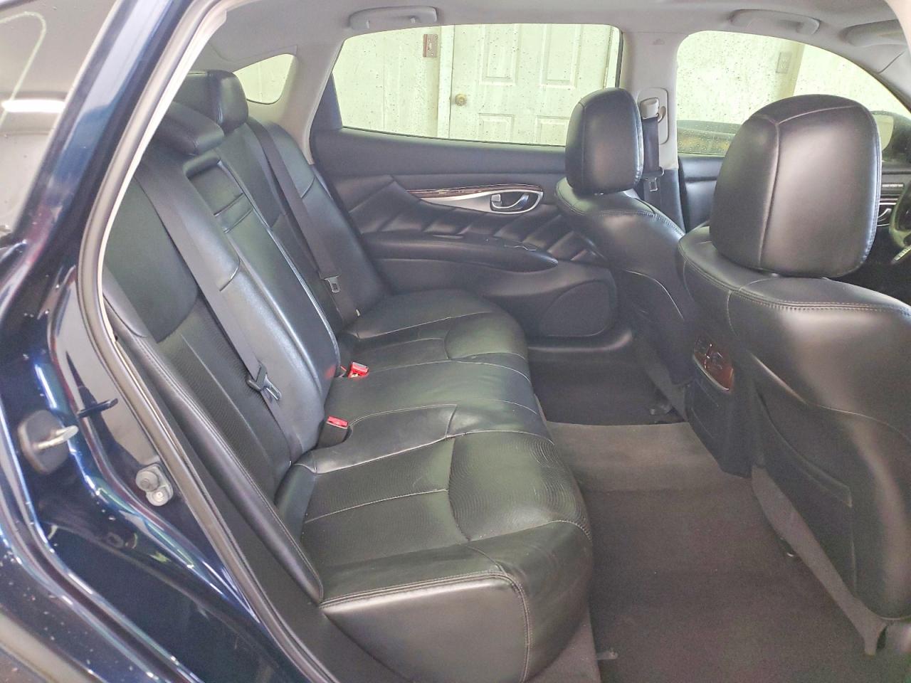 2016 INFINITI Q70L 3.7 photo 10