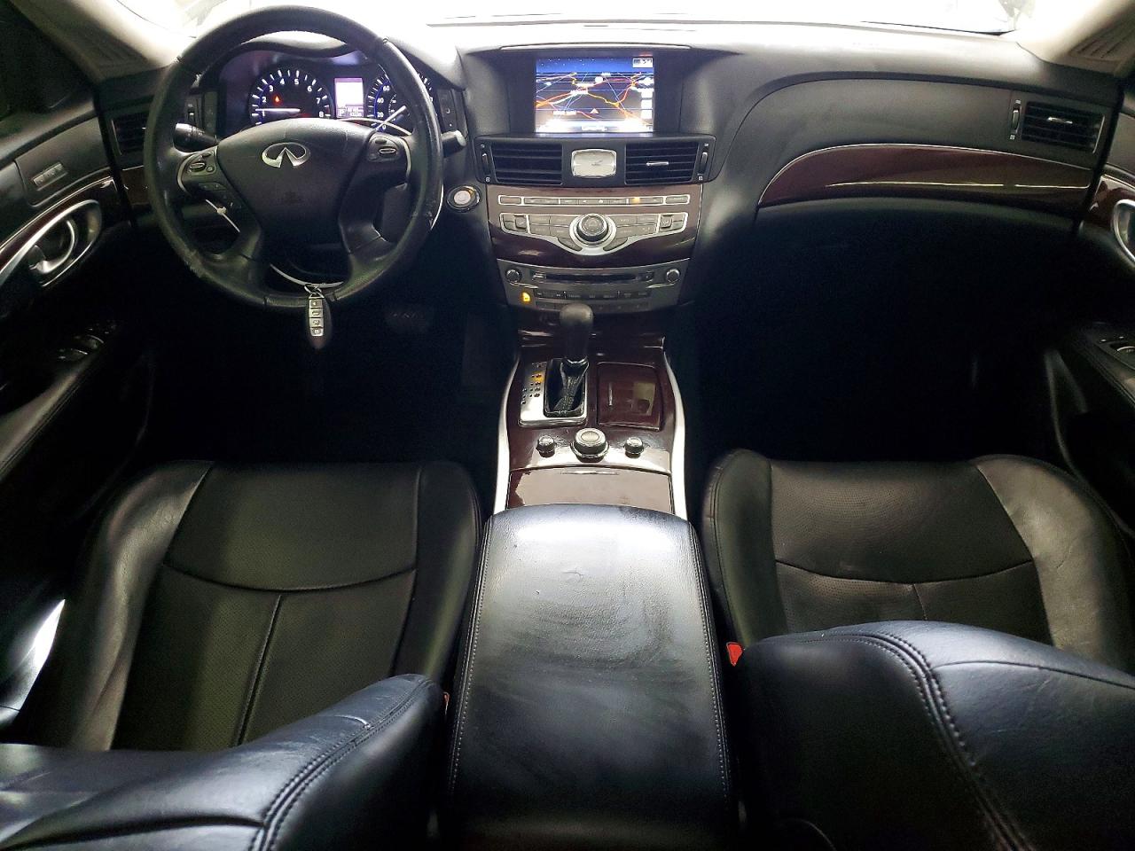 2016 INFINITI Q70L 3.7 photo 8