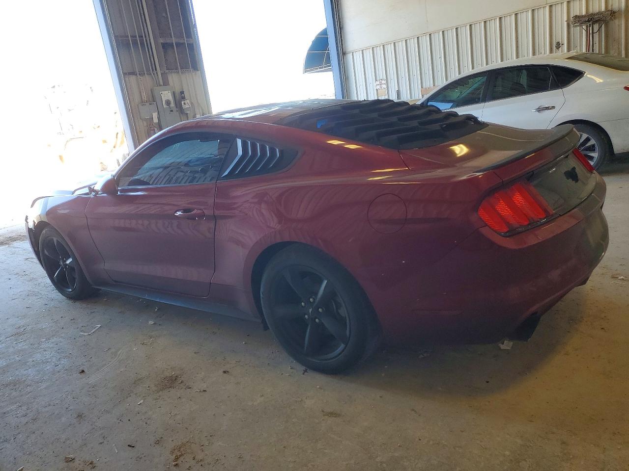 2017 FORD MUSTANG photo 2