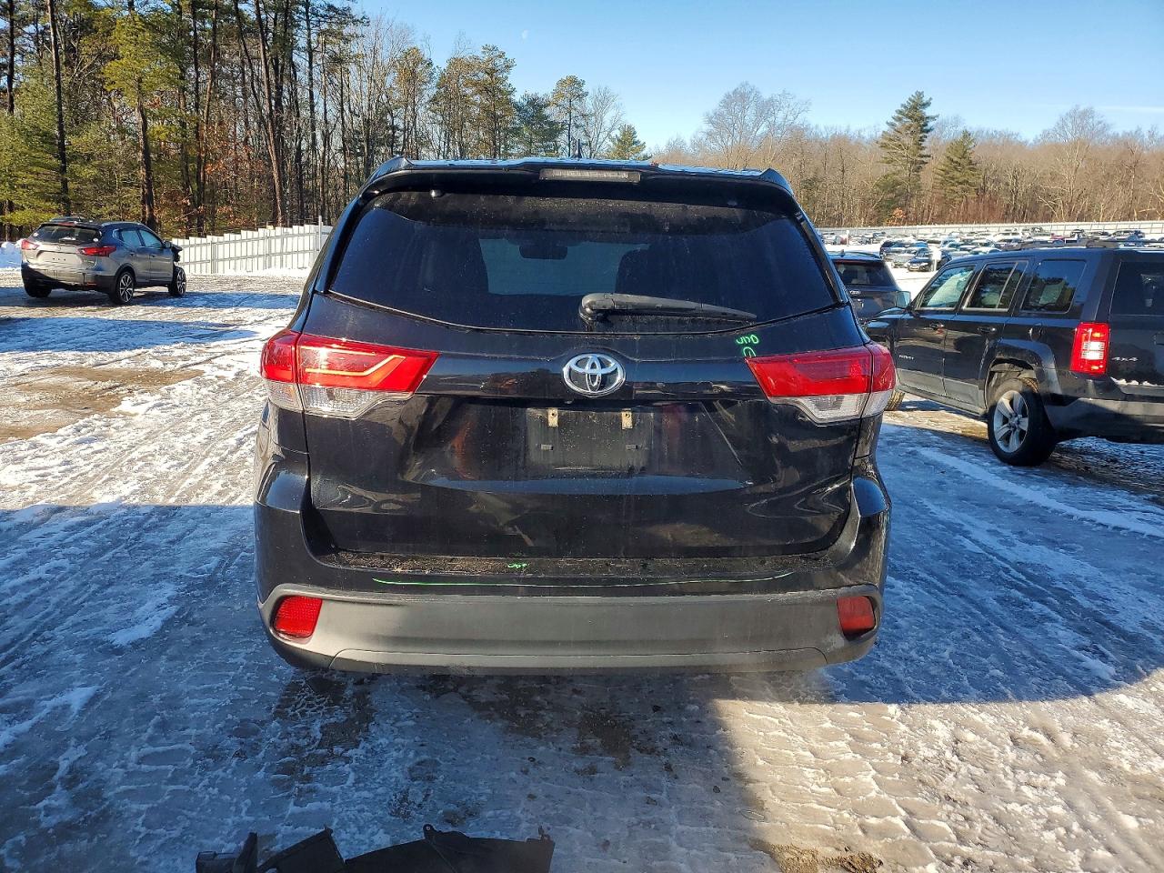 2018 TOYOTA HIGHLANDER SE photo 16
