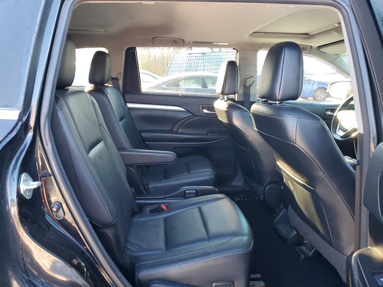 2018 TOYOTA HIGHLANDER SE photo 31