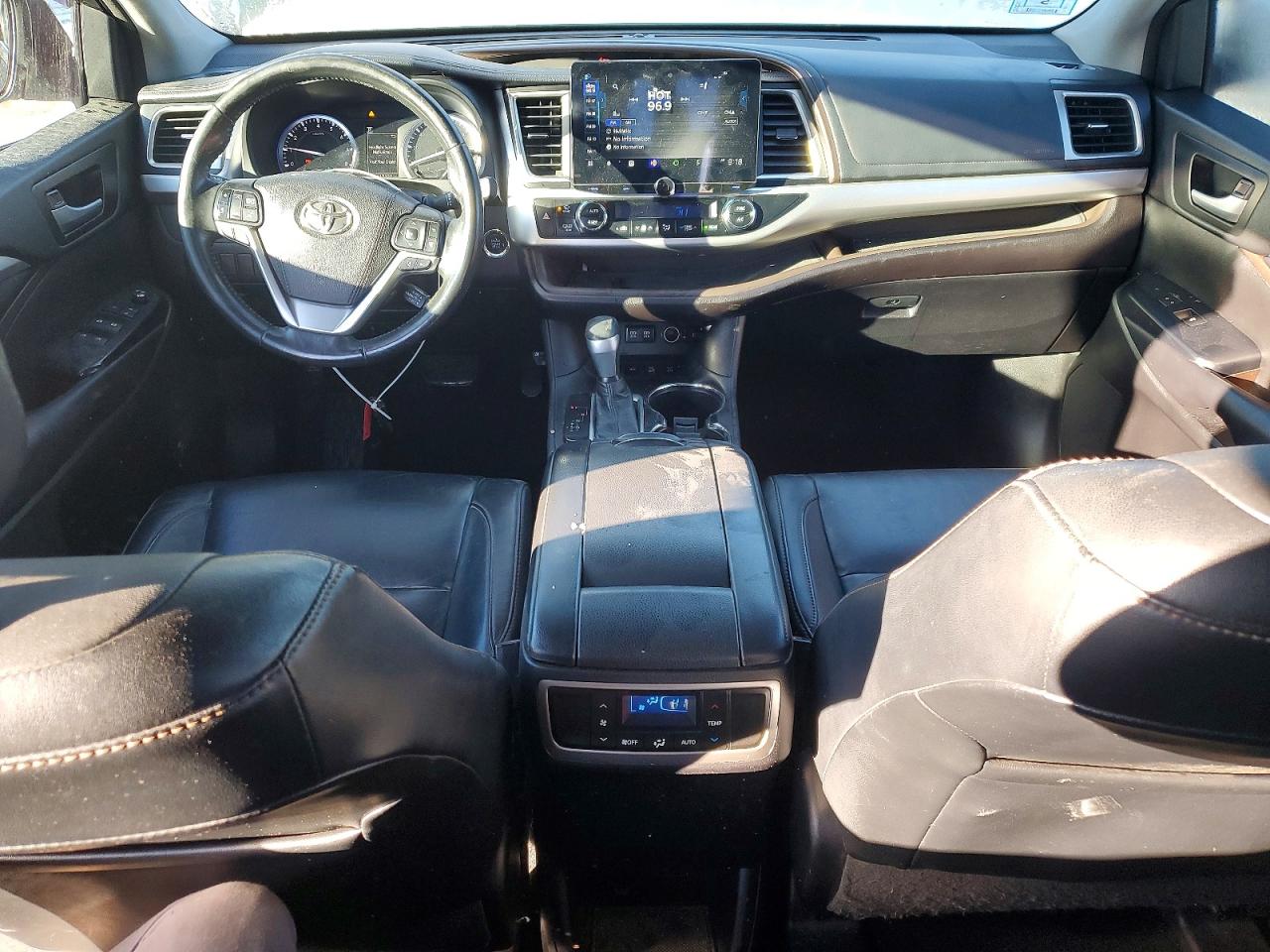 2018 TOYOTA HIGHLANDER SE photo 22