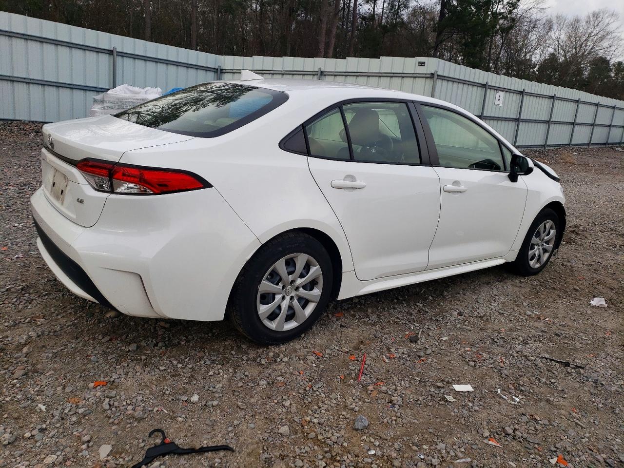 2022 TOYOTA COROLLA LE photo 3