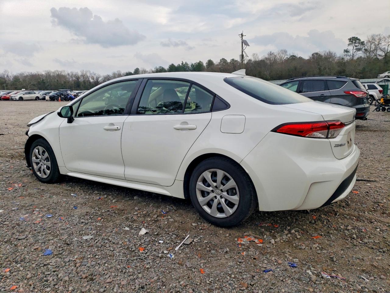 2022 TOYOTA COROLLA LE photo 2