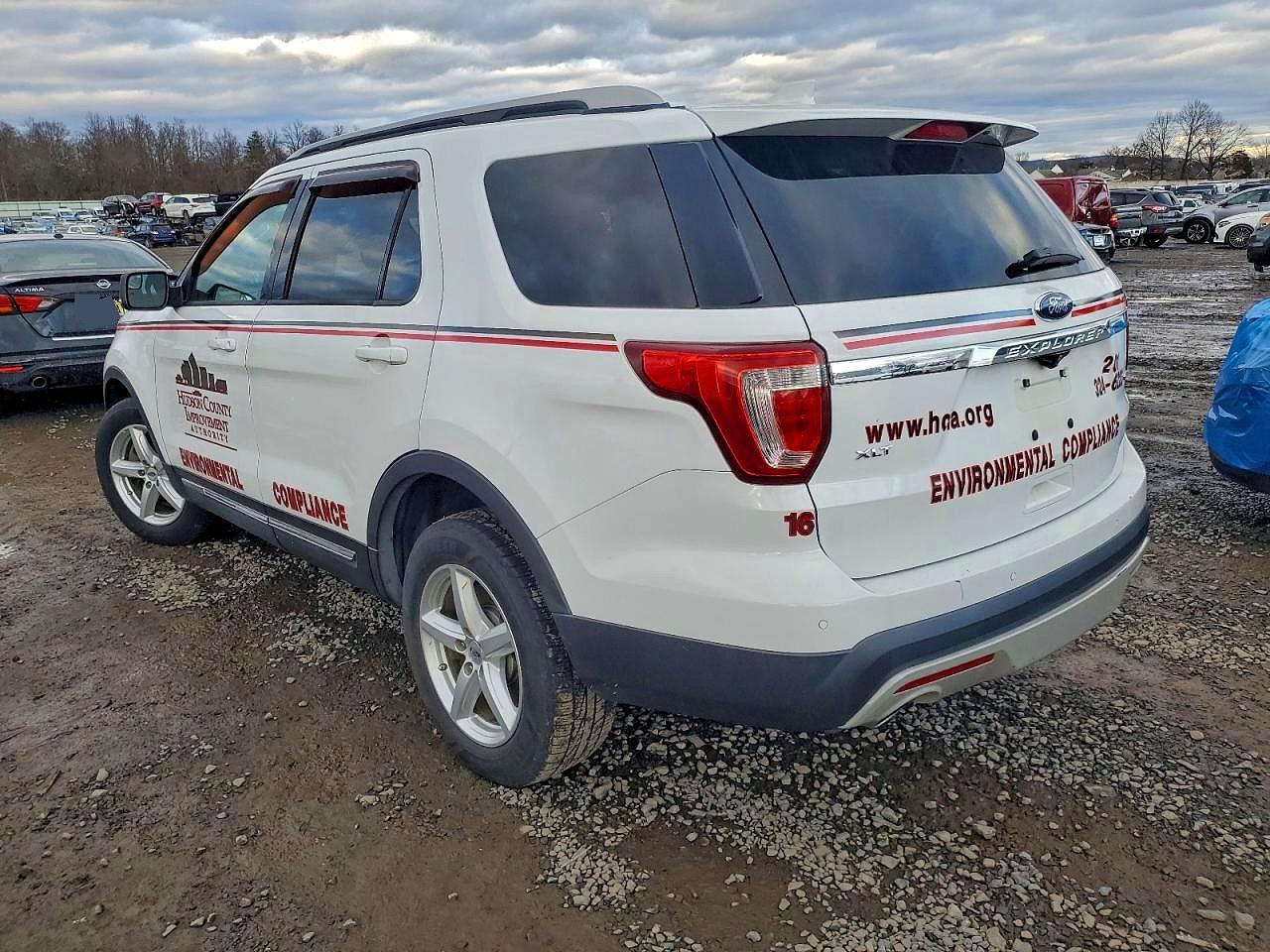 2016 FORD EXPLORER XLT photo 2