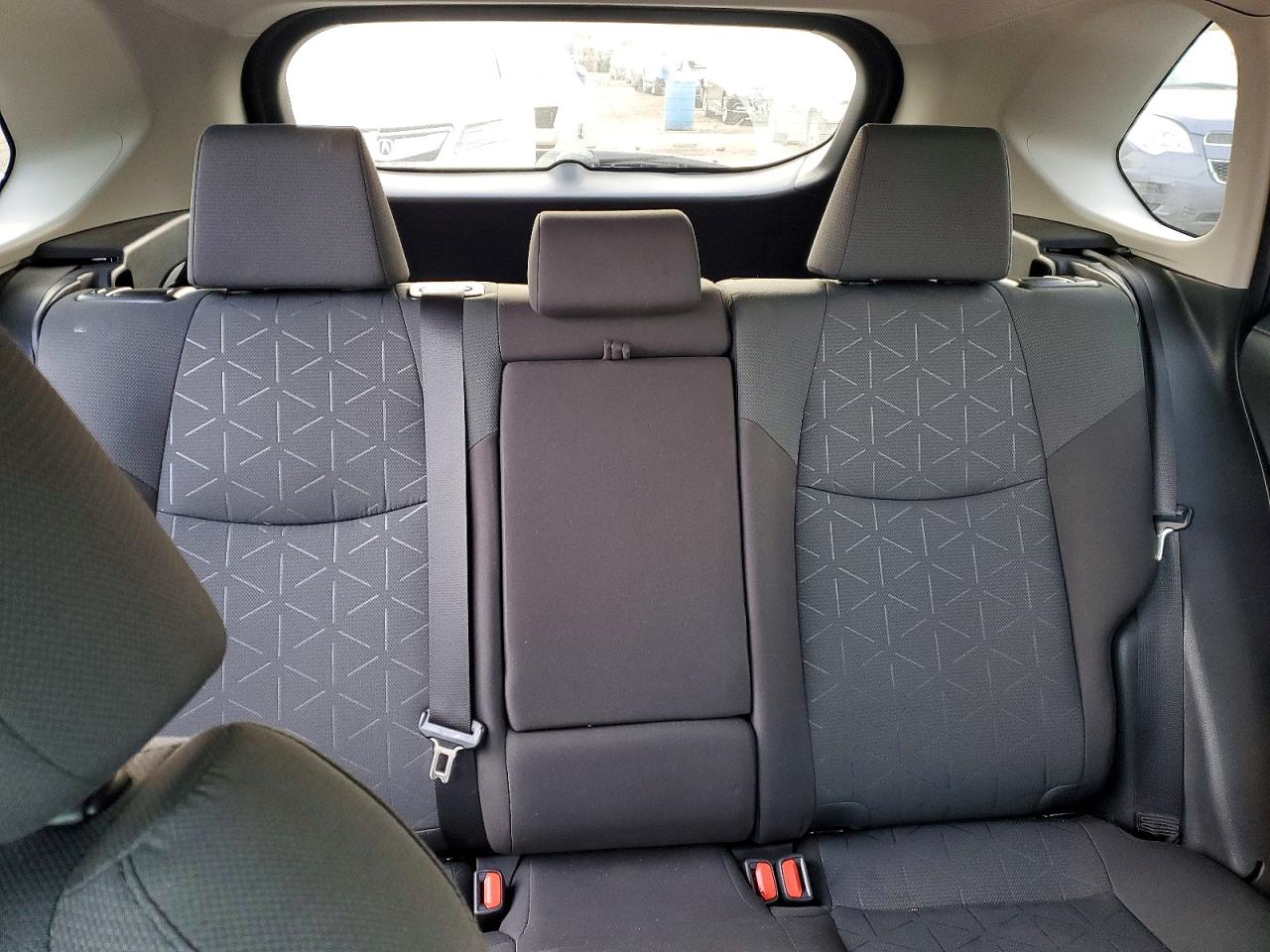 2025 TOYOTA RAV4 XLE photo 10