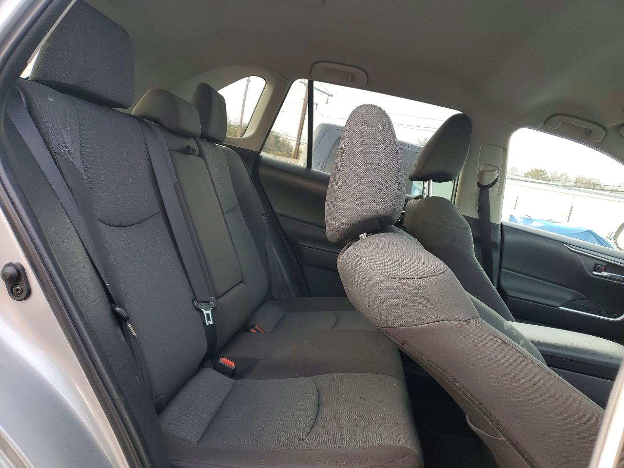 2025 TOYOTA RAV4 XLE photo 11