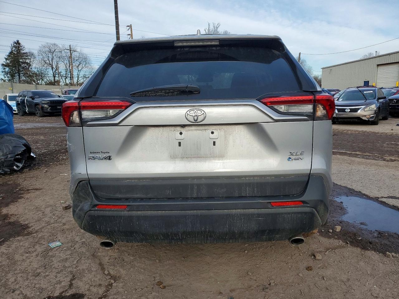 2025 TOYOTA RAV4 XLE photo 6