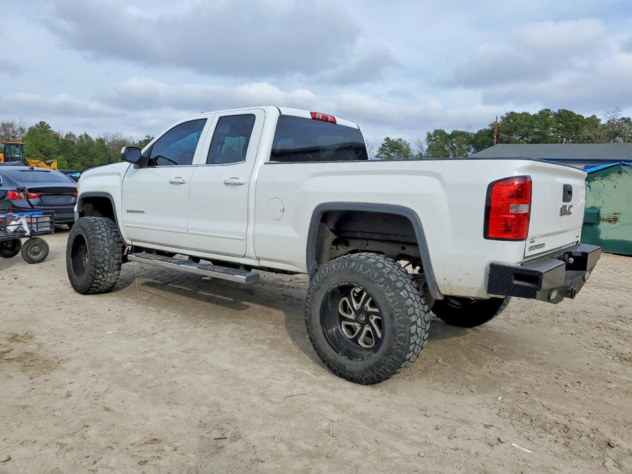 2015 GMC SIERRA C1500 SLE photo 2