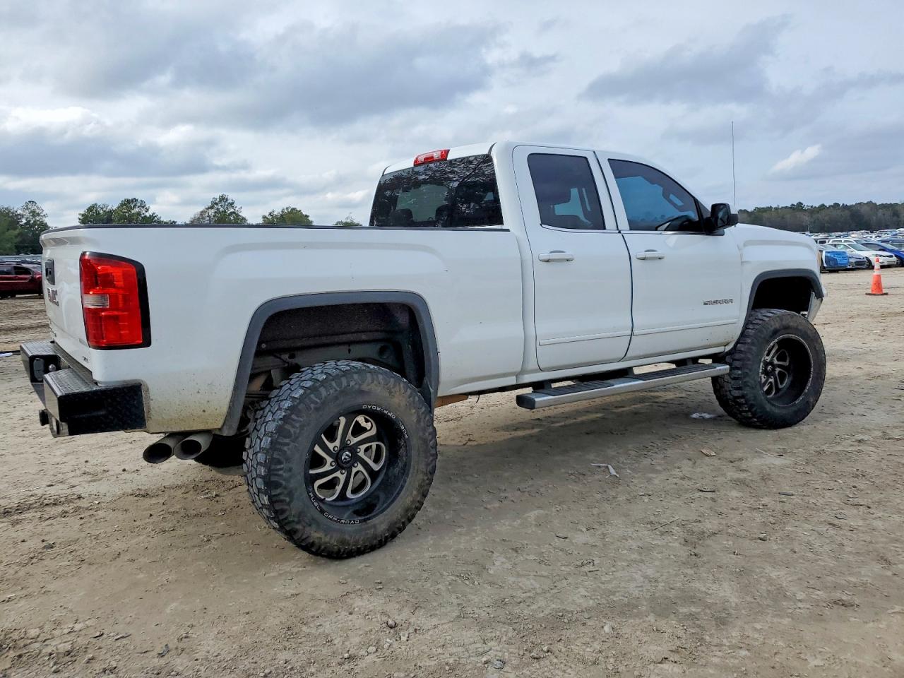2015 GMC SIERRA C1500 SLE photo 3