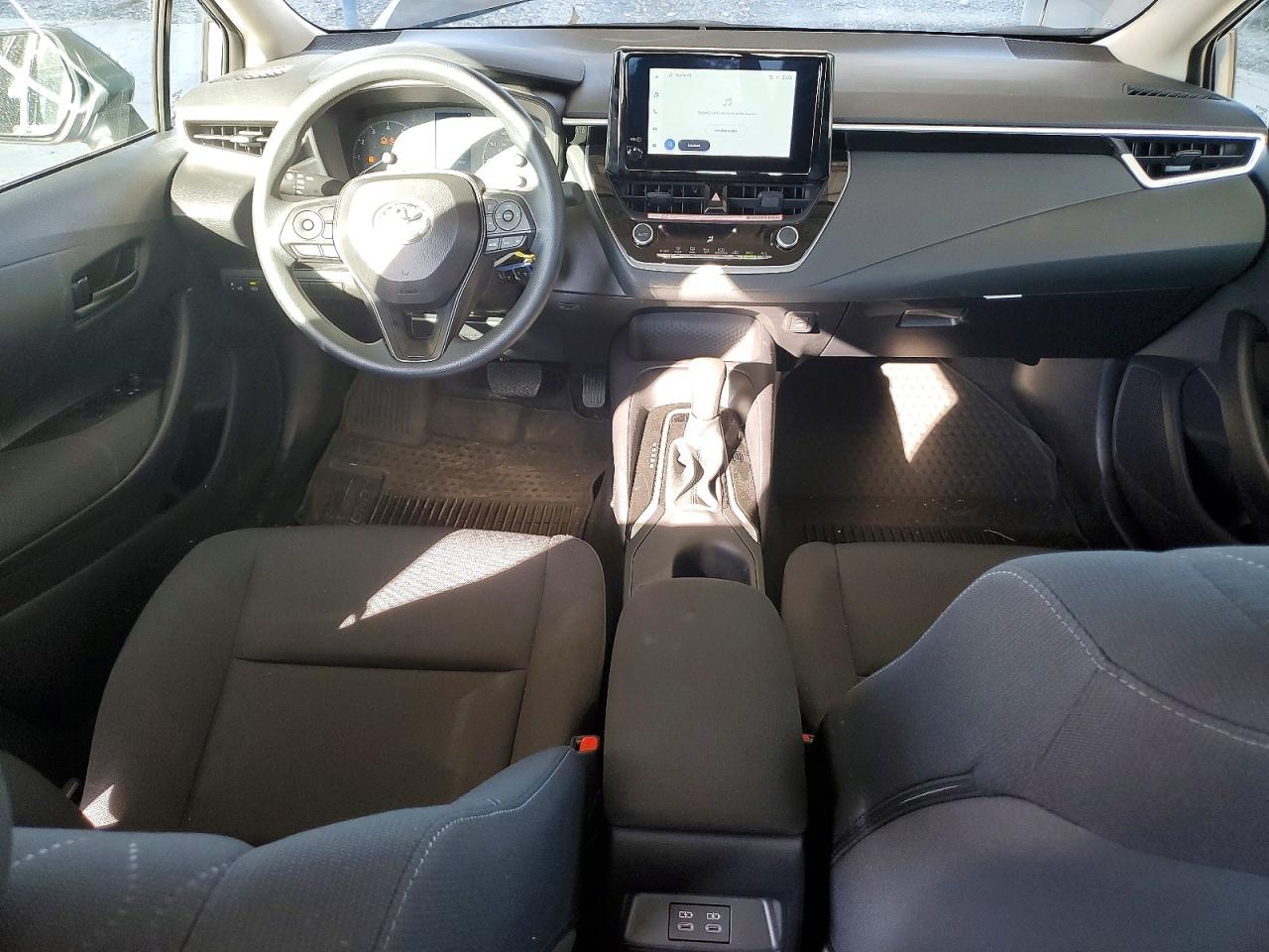 2025 TOYOTA COROLLA LE photo 8