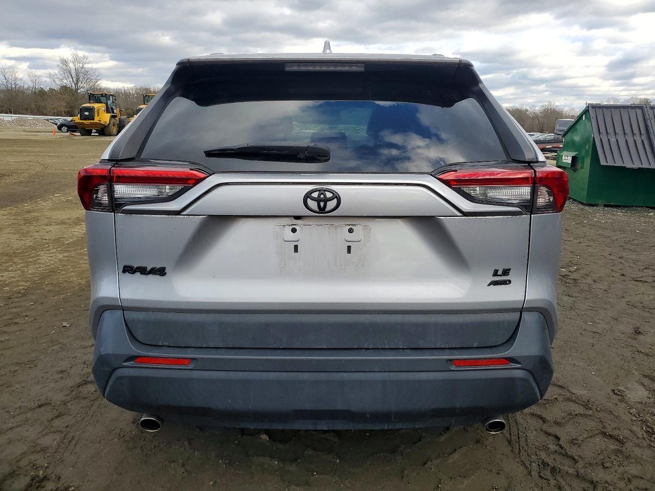 2019 TOYOTA RAV4 LE photo 11
