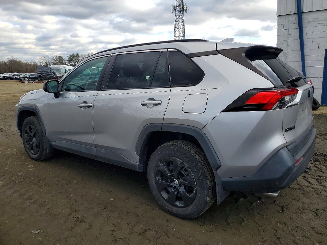 2019 TOYOTA RAV4 LE photo 3