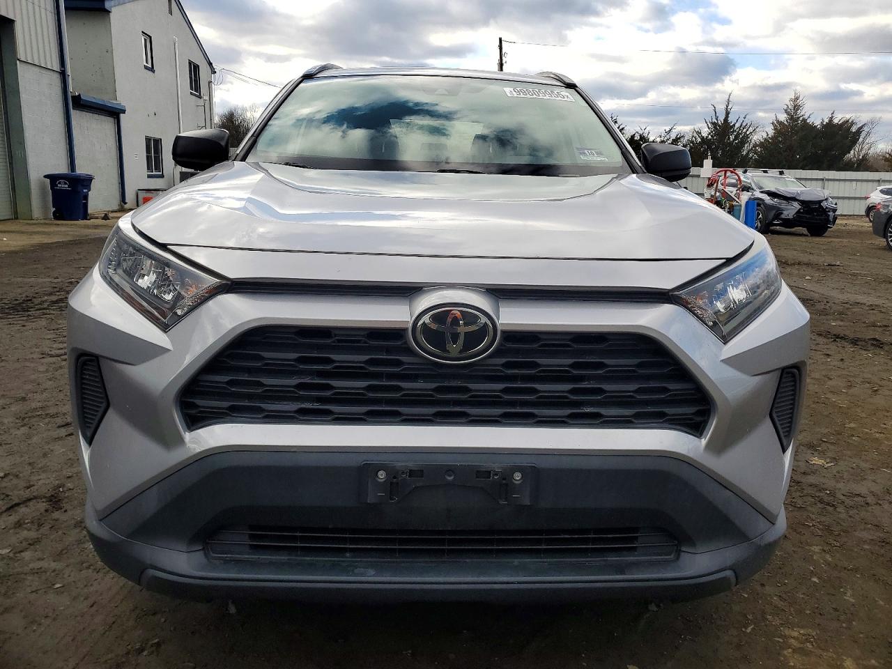 2019 TOYOTA RAV4 LE photo 9