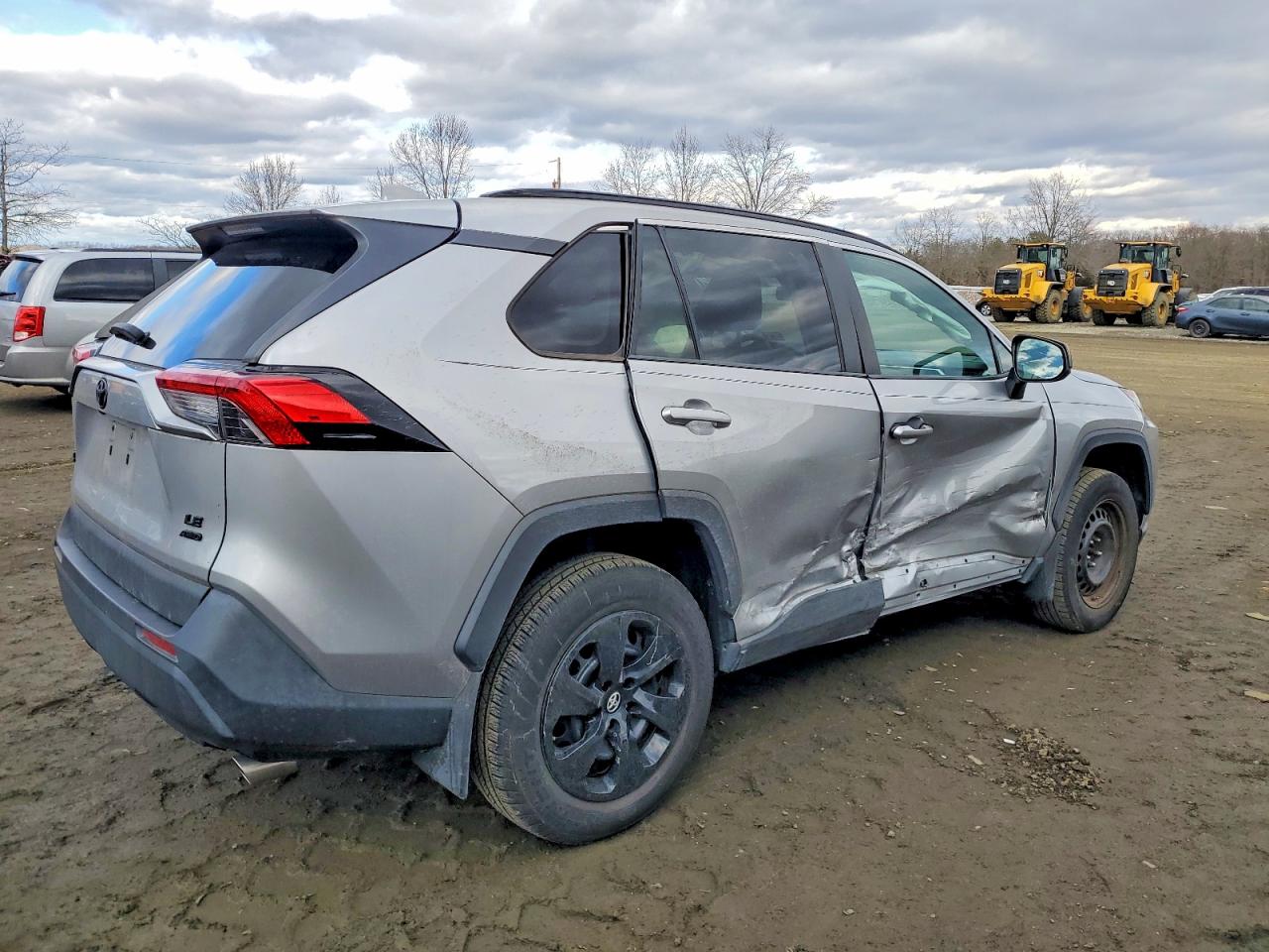 2019 TOYOTA RAV4 LE photo 5