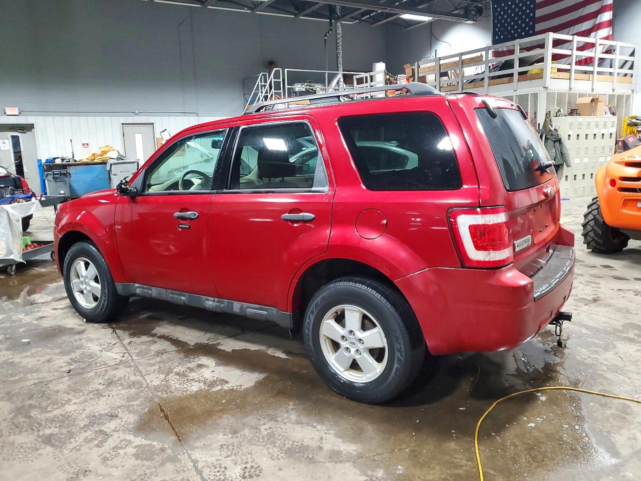 2010 FORD ESCAPE XLT photo 2