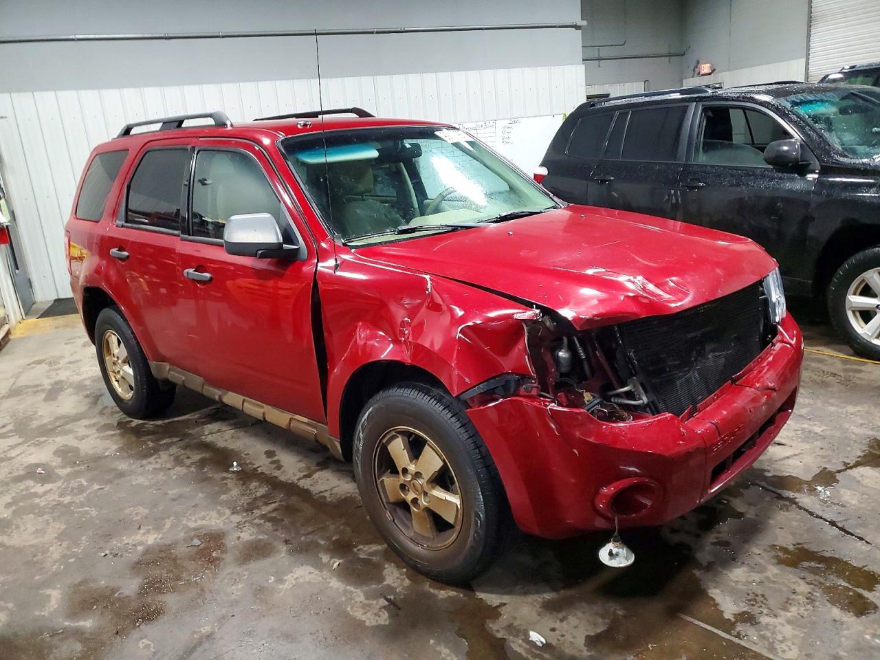 2010 FORD ESCAPE XLT photo 4
