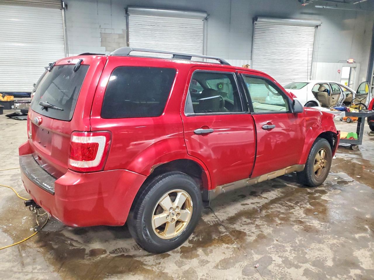 2010 FORD ESCAPE XLT photo 3