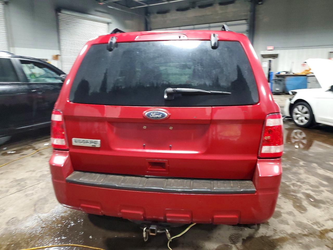2010 FORD ESCAPE XLT photo 6
