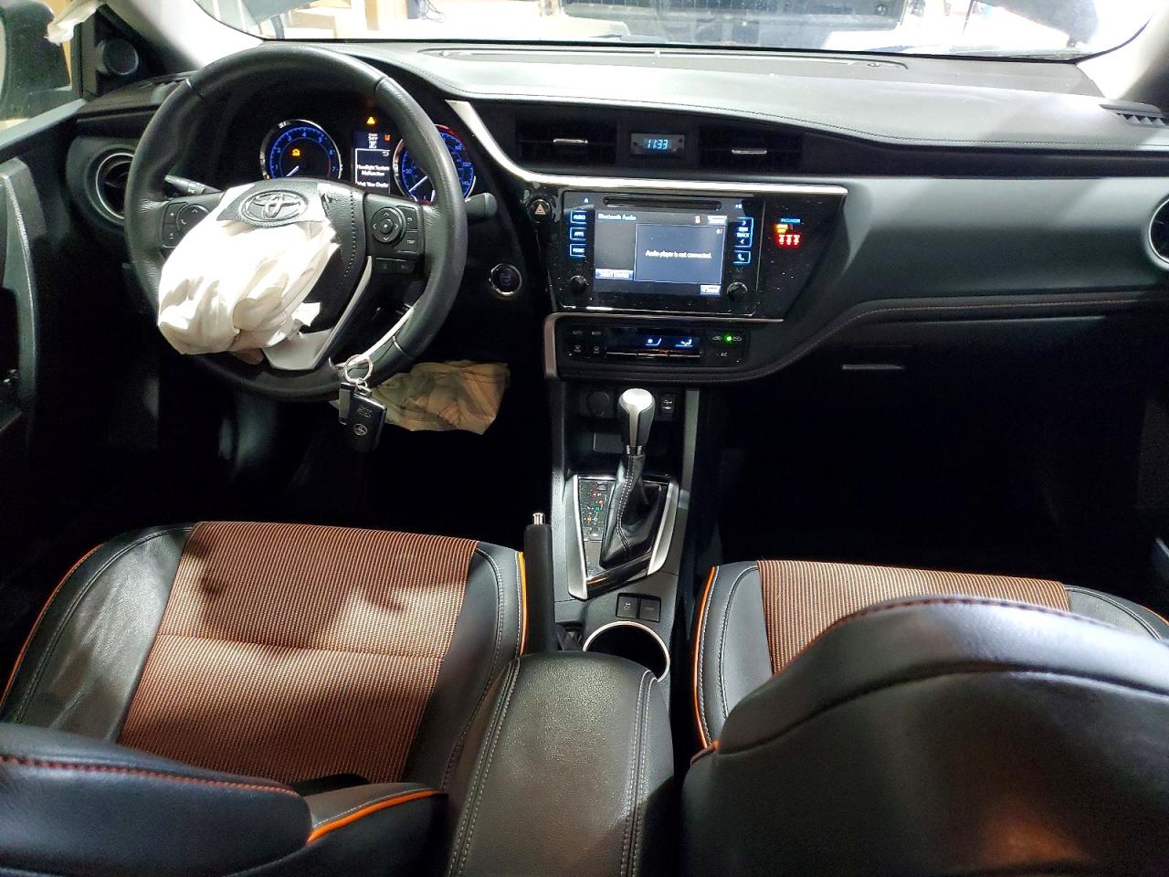 2018 TOYOTA COROLLA photo 8