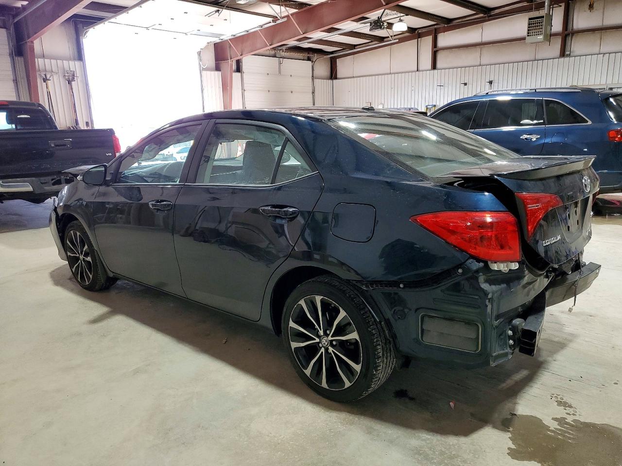 2018 TOYOTA COROLLA photo 2
