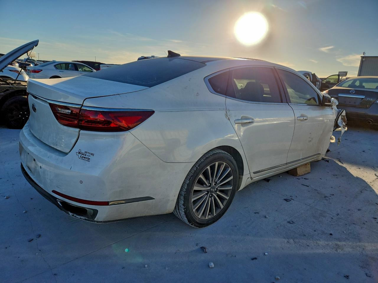 2017 KIA CADENZA PREMIUM photo 3