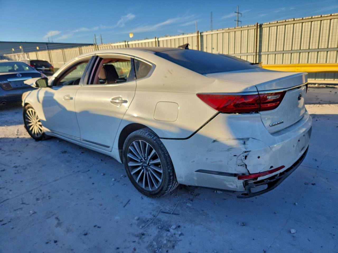 2017 KIA CADENZA PREMIUM photo 2
