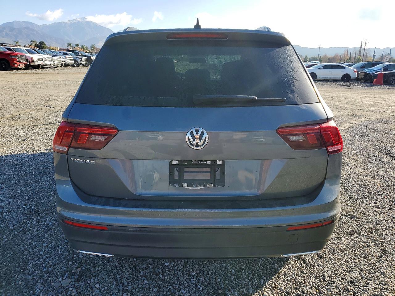 2020 VOLKSWAGEN TIGUAN S photo 6